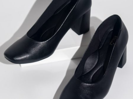 Woman Black Solid Block Pumps Sale